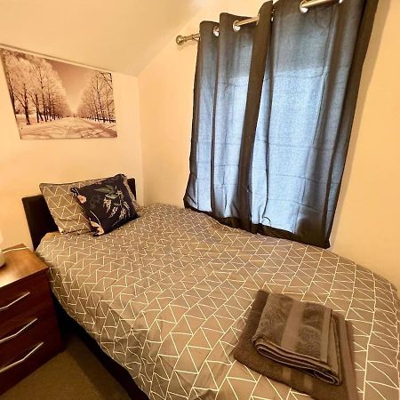 4 Bedroom Terrace House Wellingborough Luaran gambar