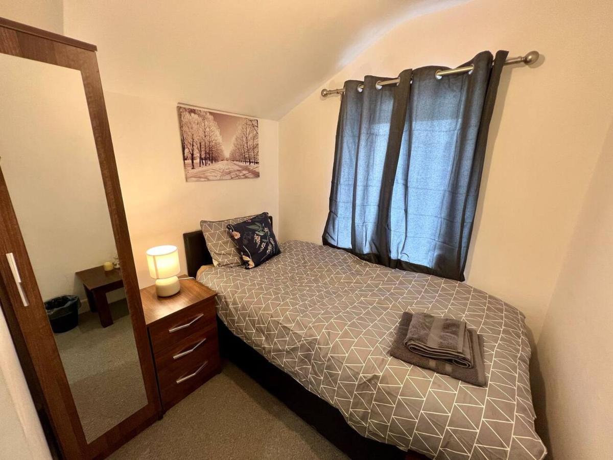 4 Bedroom Terrace House Wellingborough Luaran gambar