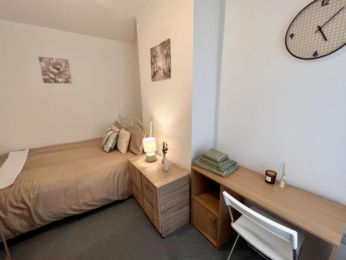 4 Bedroom Terrace House Wellingborough Luaran gambar