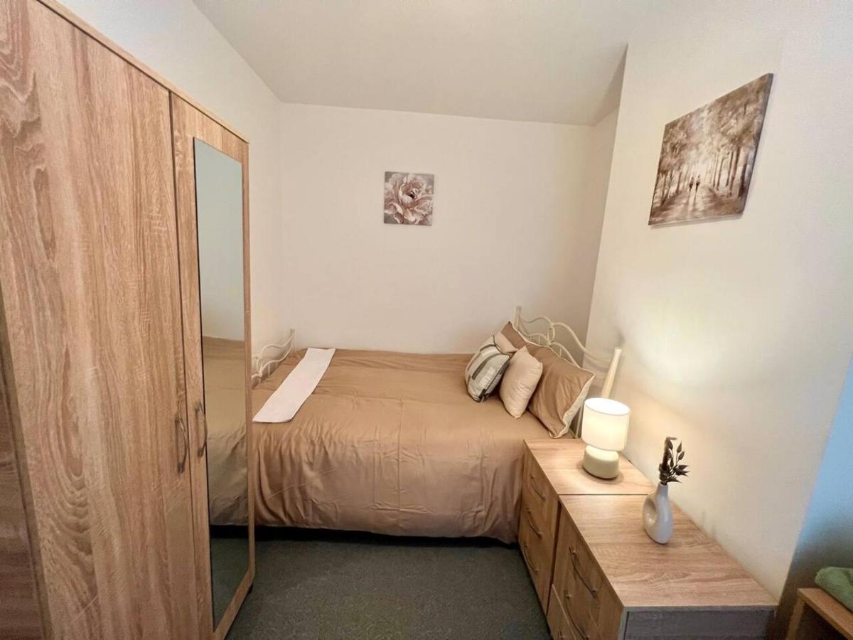 4 Bedroom Terrace House Wellingborough Luaran gambar