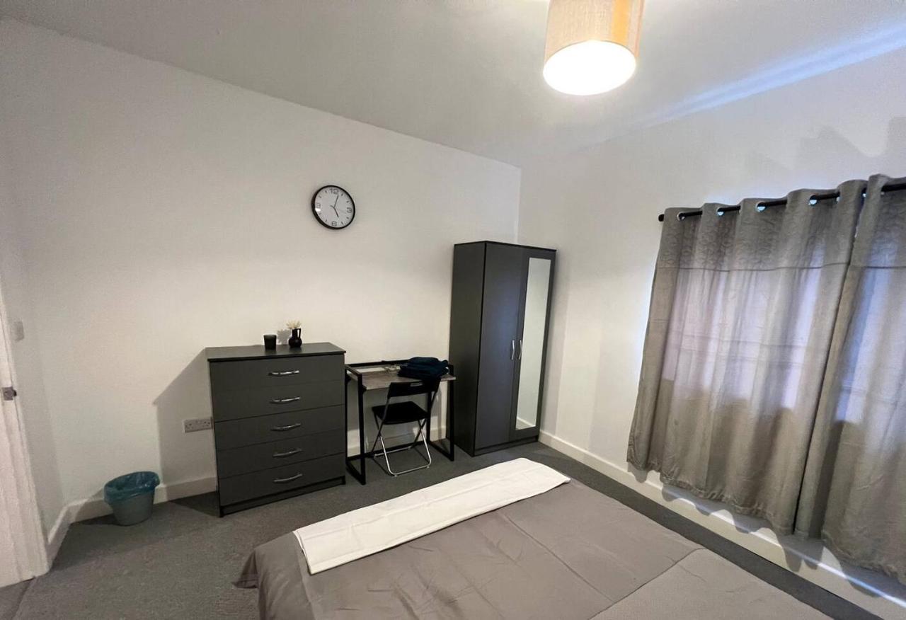 4 Bedroom Terrace House Wellingborough Luaran gambar