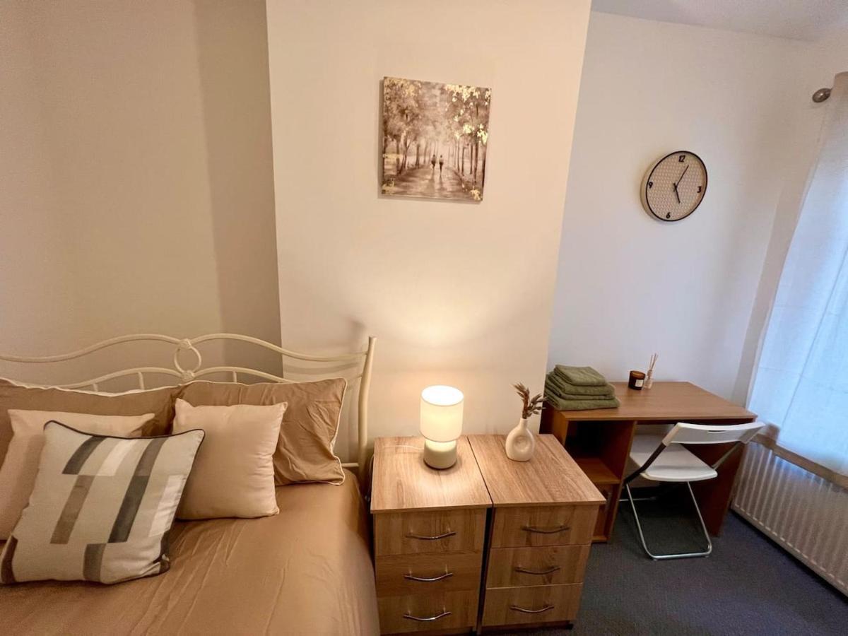 4 Bedroom Terrace House Wellingborough Luaran gambar